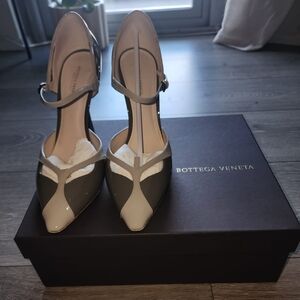 Bottega Veneta patent leather pointed toe patent leather strap pumps